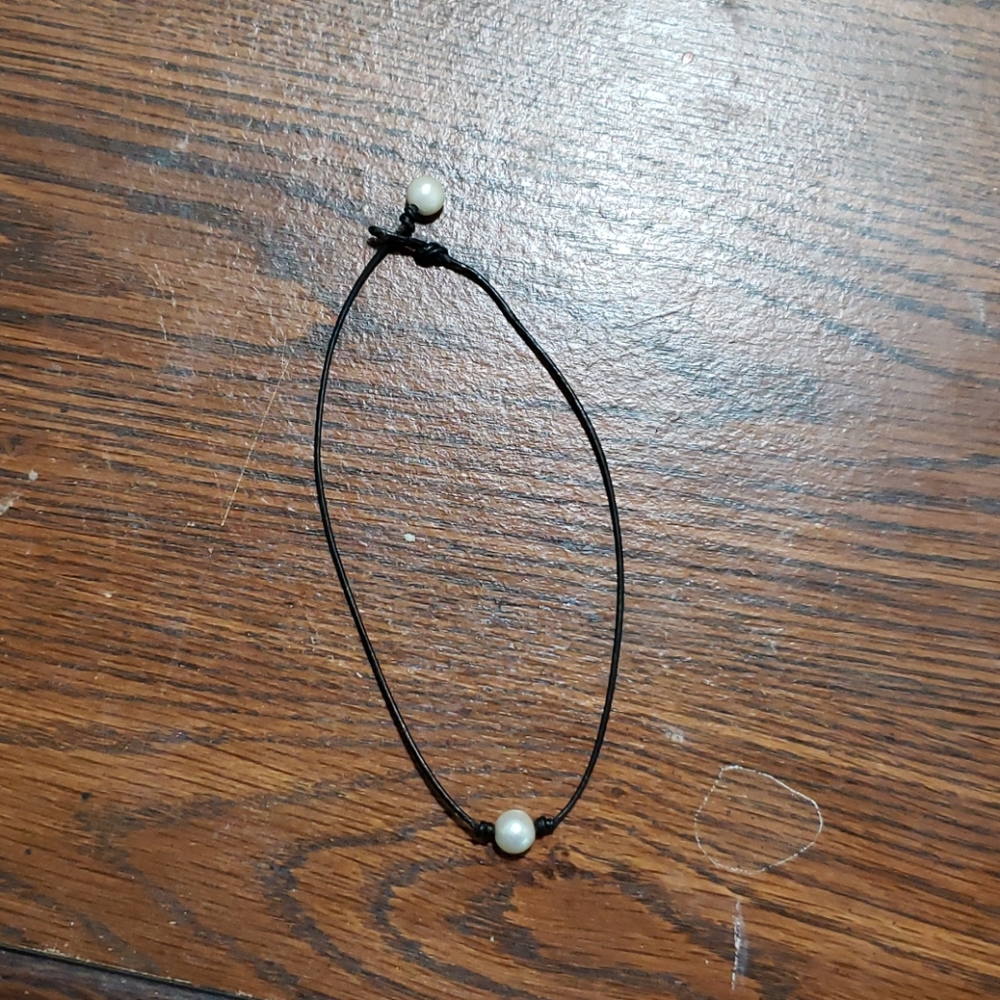 🦋🎁Pearl leather choker 14"